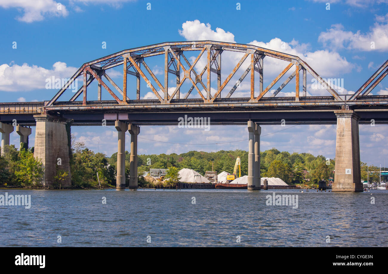 Unsere, VIRGINIA, USA - Eisenbahnbrücke über unsere Fluss. Stockfoto