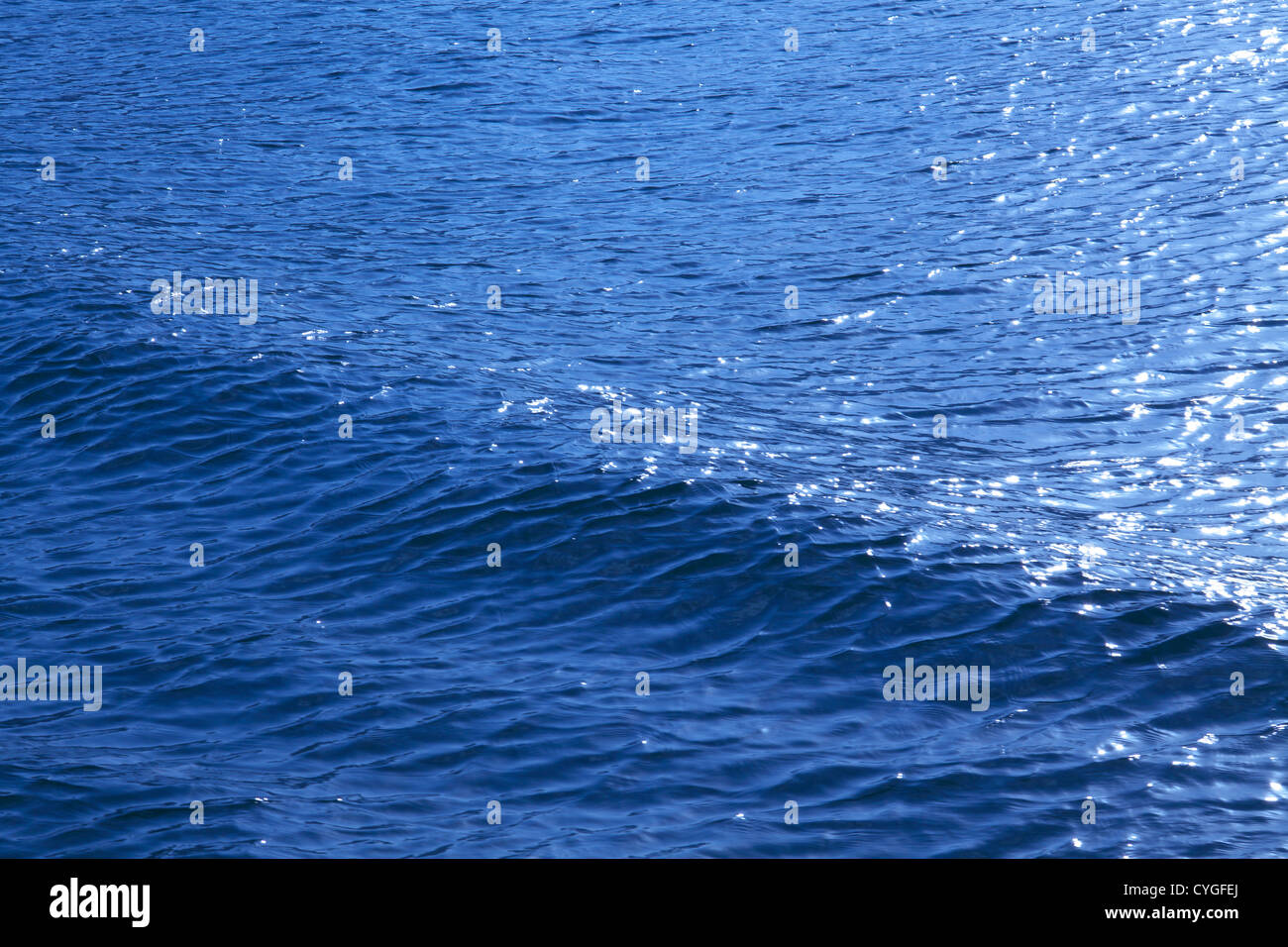 Meer-Wasser-Oberfläche Stockfoto