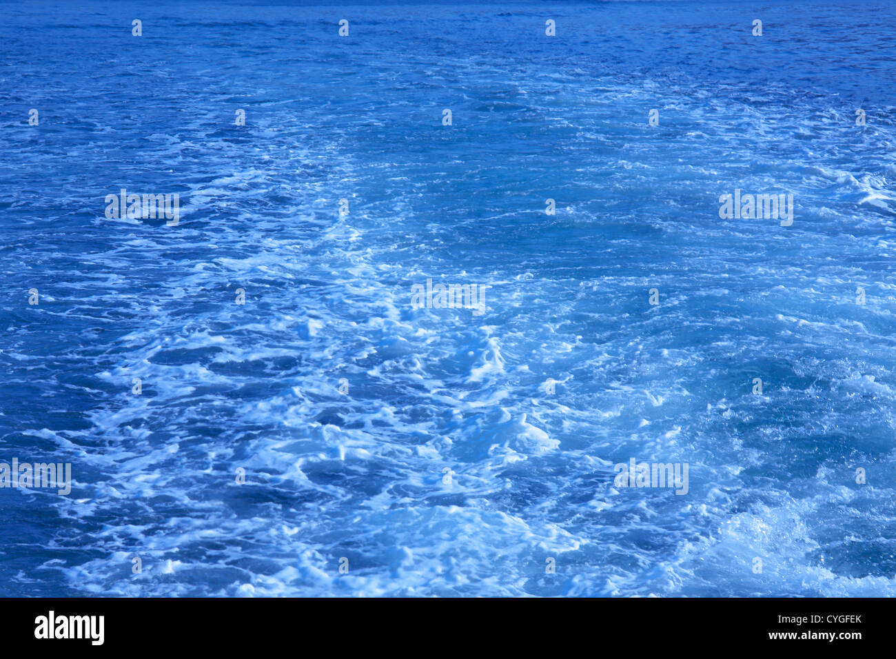 Meer-Wasser-Oberfläche Stockfoto