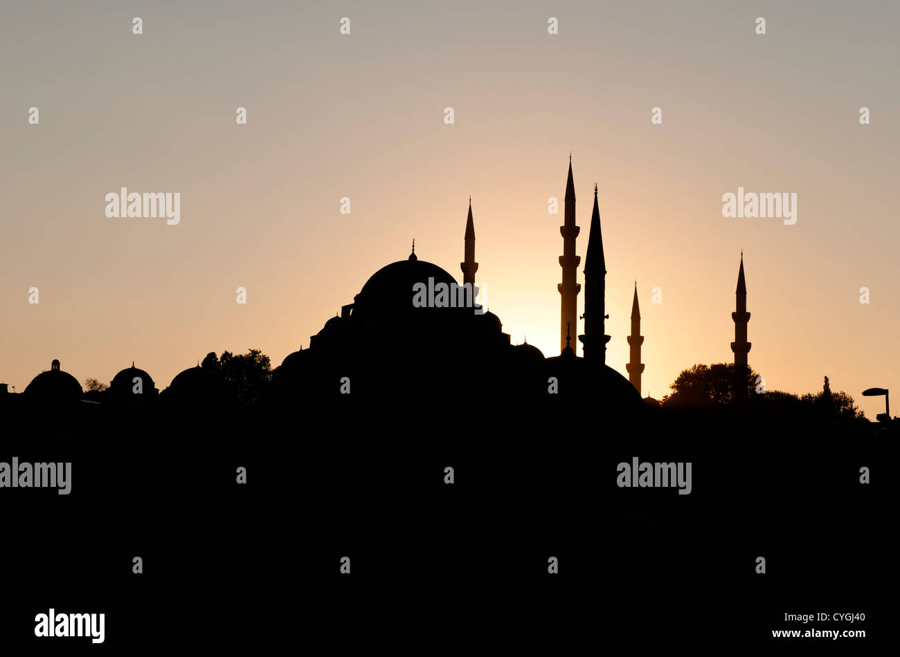 Sulimaniye Moschee und Rustem Pasa Moschee Silhouette bei Sonnenuntergang, Istanbul, Türkei Stockfoto