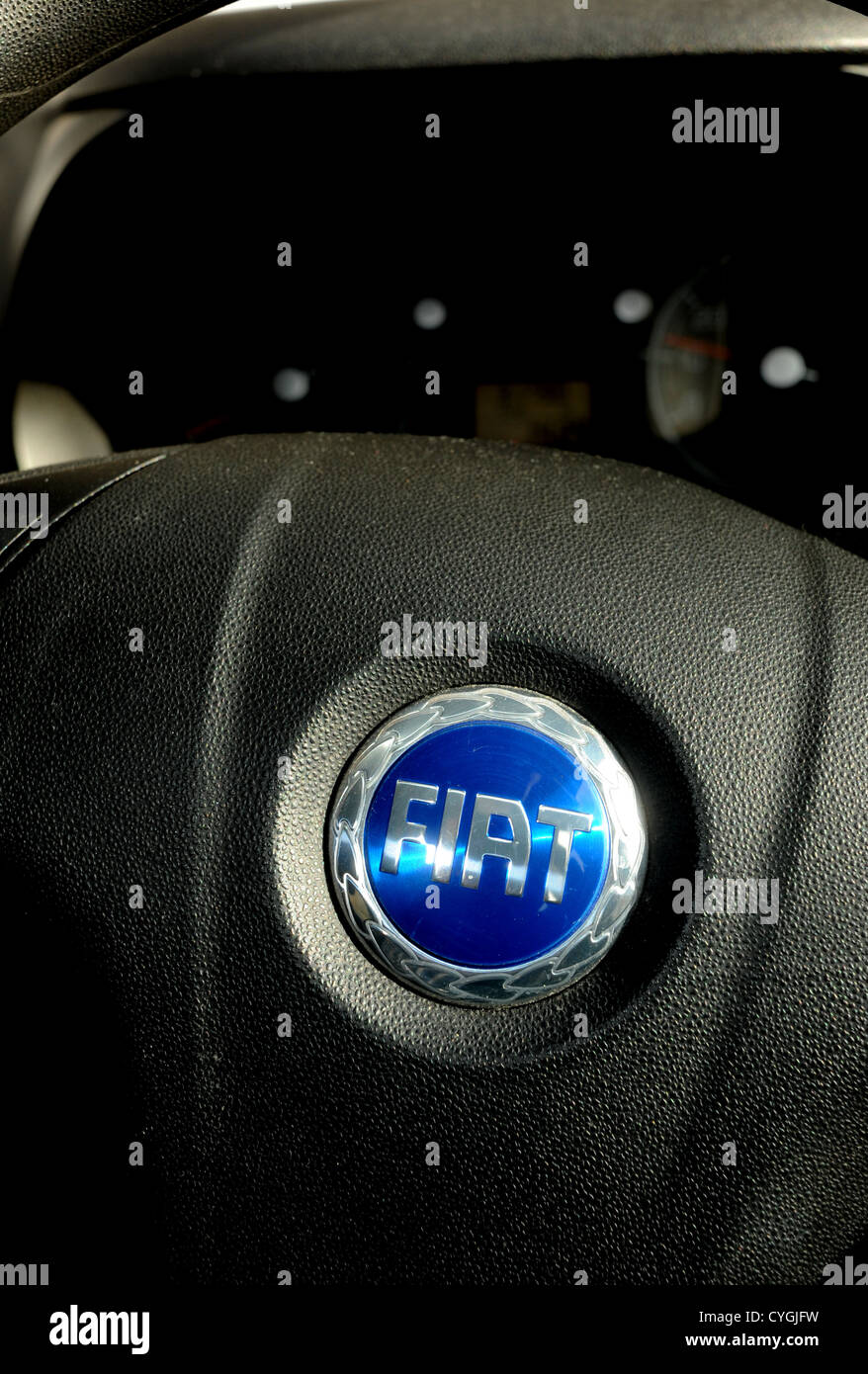 Fiat Punto Auto Abzeichen Emblem am Lenkrad Stockfotografie - Alamy