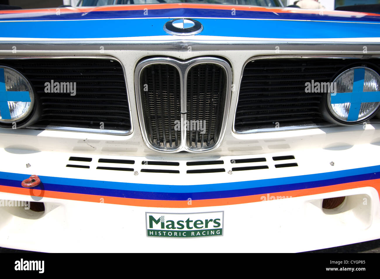 Die Nase von einem BMW CSL Rennwagen in der Masters Historic Racing Meisterschaft. Stockfoto