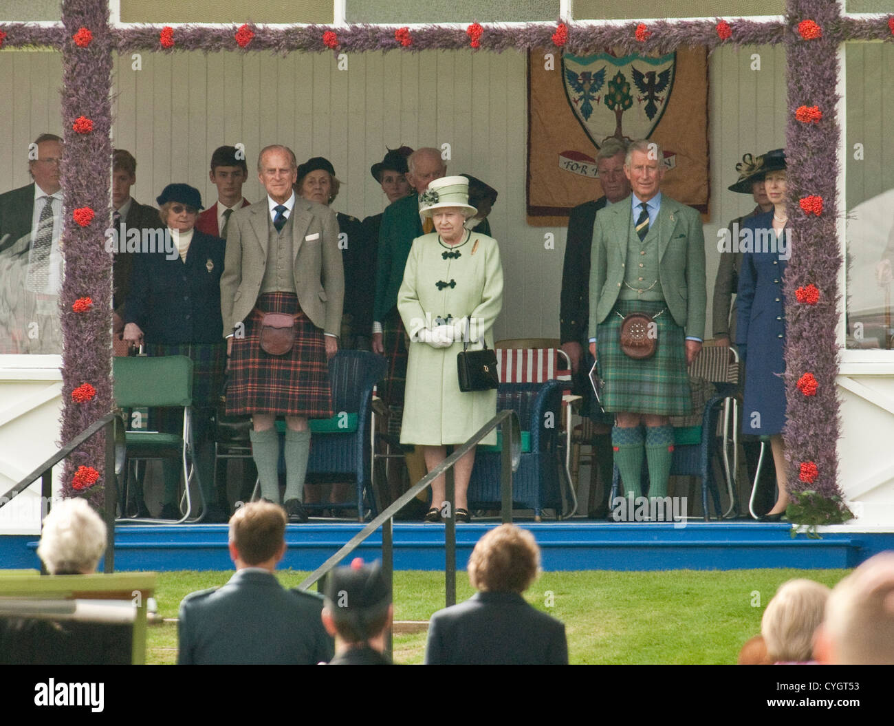 Queen, Herzog von Edinburgh und Prinz Charles am Braemar Gathering, Aberdeenshire, Schottland Stockfoto