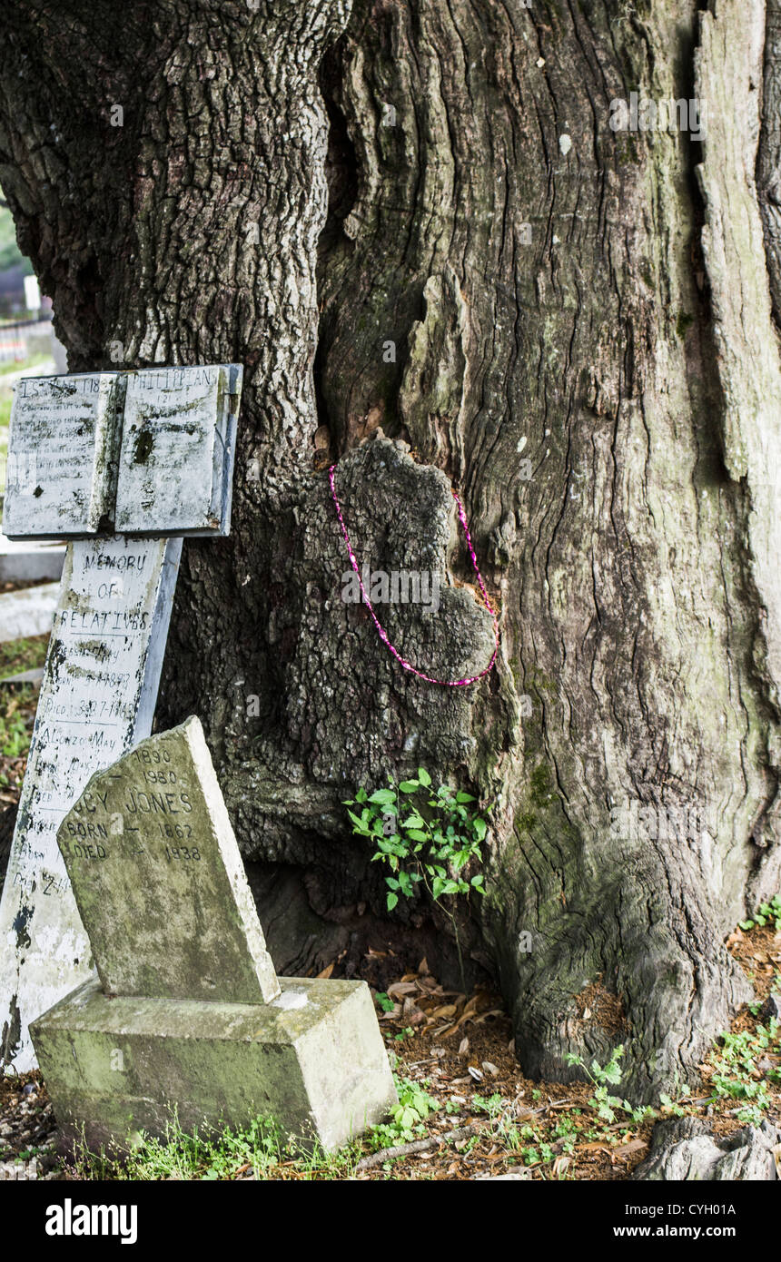 Grab Marker mit Beeds Holt Friedhof 3 Stockfoto