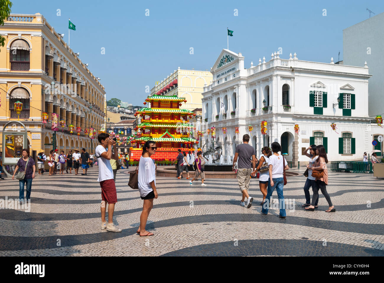 Senatsplatz, Museum der Heiligen Haus der Barmherzigkeit und Mid-Autumn Festival Dekorationen, Macau Stockfoto