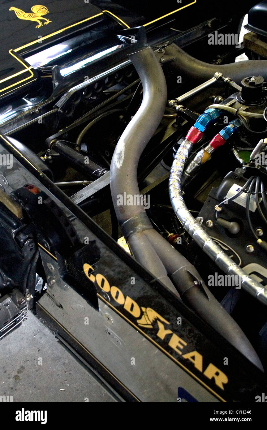 Detail-Aufnahme der Rückseite ein John PLayer Special gesponsert historischen Lotus F1 Auto zeigt Teile des Motors ausgesetzt. Stockfoto