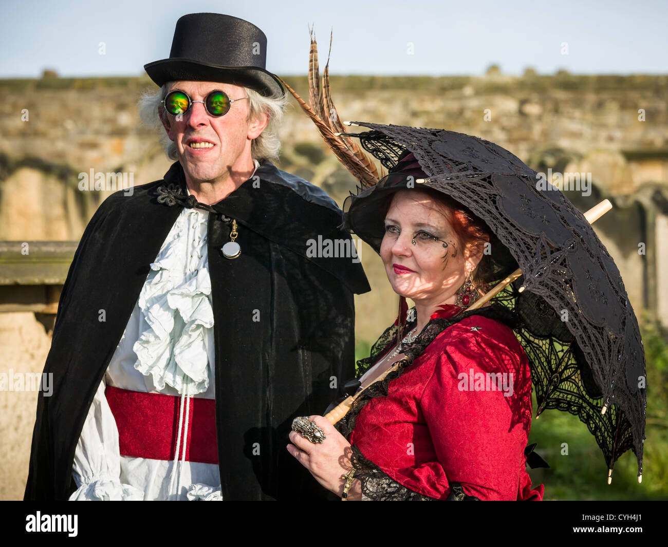 Goth paar Teilnahme an Whitby Gothic Weekend Stockfoto