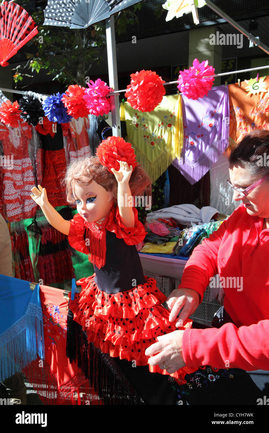 Puppe gekleidet als Flamenco-Tänzerin, Straße Marktstand, El Rastro Sonntagsmarkt, Madrid, Spanien Stockfoto
