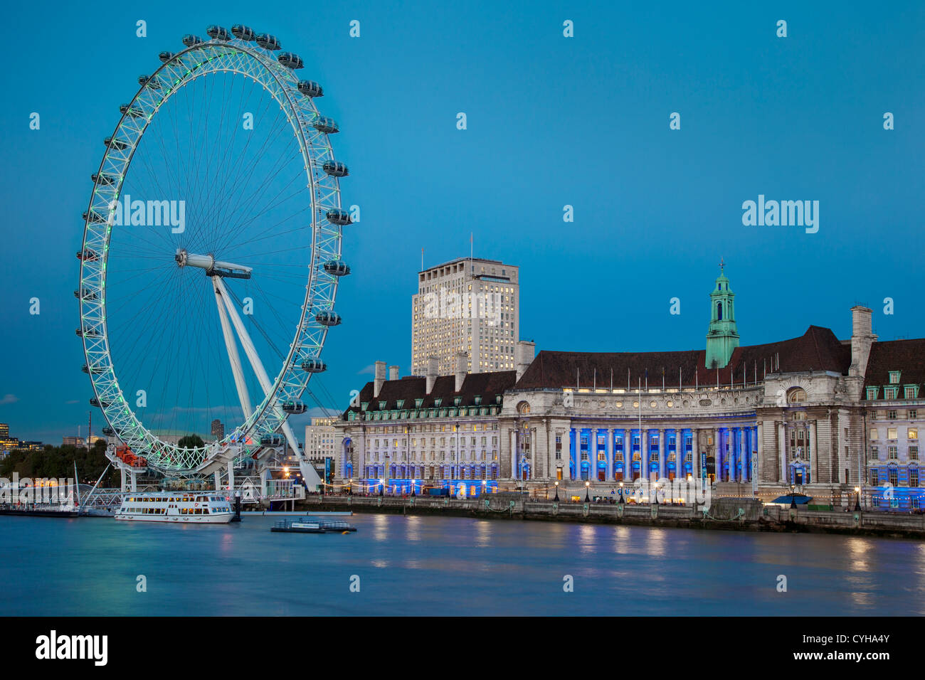 Dämmerung am London Eye entlang Fluß Themse, London, England, UK Stockfoto