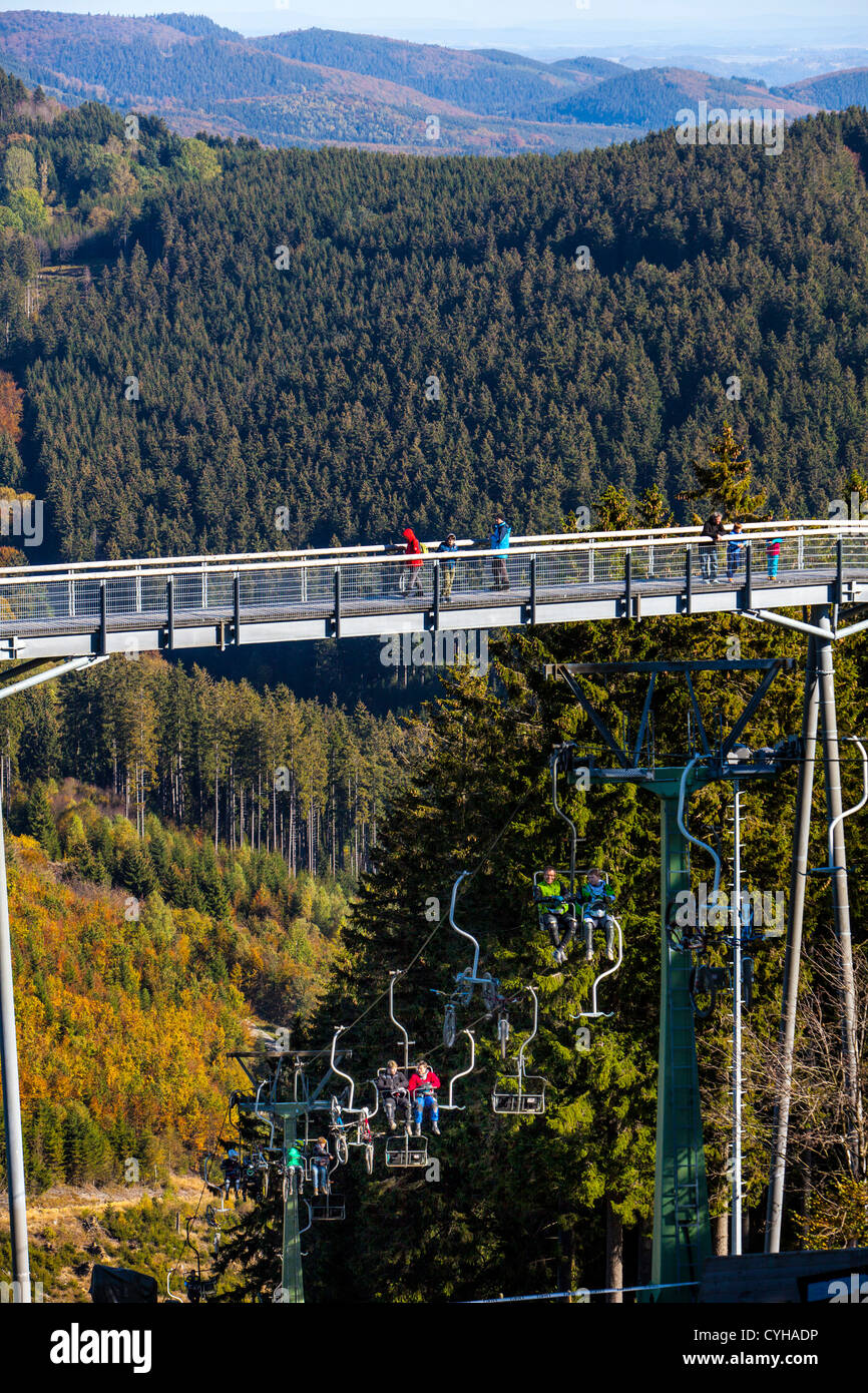 Panorama Erlebnis Brücke, 400 Meter langen Brücke über Bäume und ein Tal, die Natur der Region zu beobachten. Stockfoto