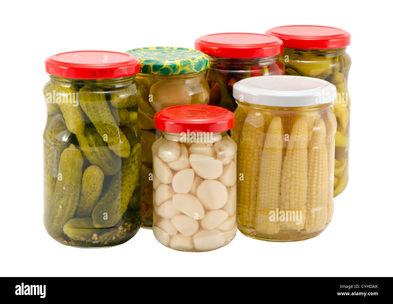 Nahrungsquelle für den Winter. Pilze Paprika Gurken Knoblauch und Hühneraugen in Glas Töpfe isoliert auf weißem Hintergrund erhalten. Eco Stockfoto