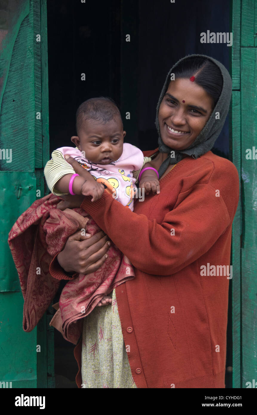 Mutter und Kind in einem Dorf in Kerala Indien Stockfoto