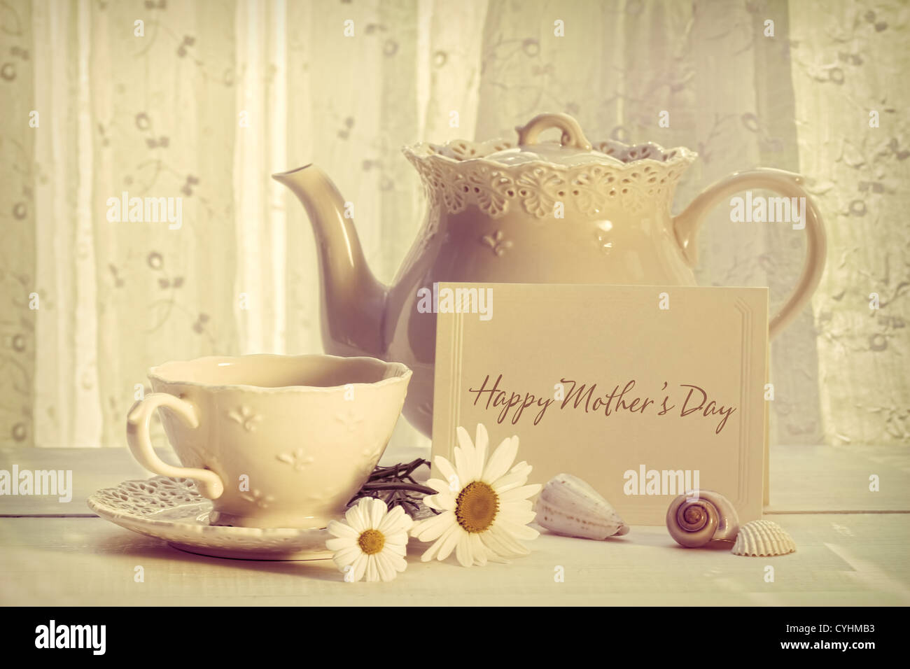 Grußkarte mit Teekanne und Tasse zum Muttertag das Frühstück Stockfoto