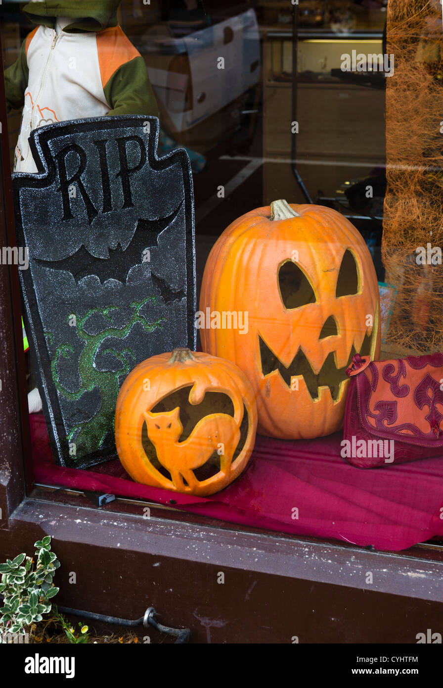Schaufenster für Halloween in Port Townsend, Olympic Halbinsel, Washington, USA Stockfoto