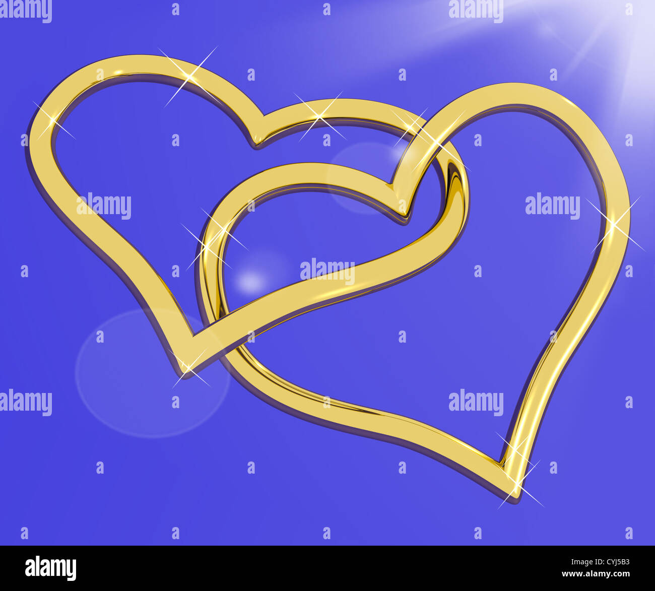 Gold Ringe auf blau repräsentieren Liebe und Romantik in Herzform Stockfoto