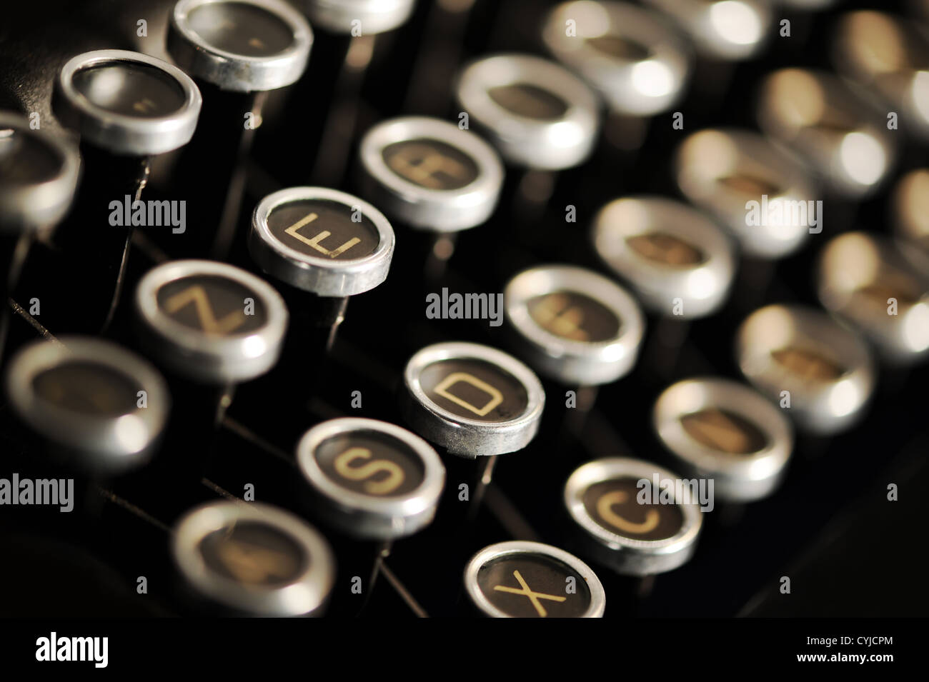Nahaufnahme Foto der Antike Schreibmaschine Schlüssel, flachen Fokus Stockfoto