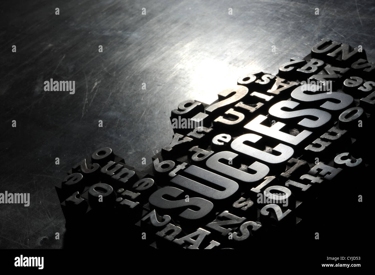 Alte Metall Buchstaben: Erfolgskonzept verwandte Wörter Stockfoto