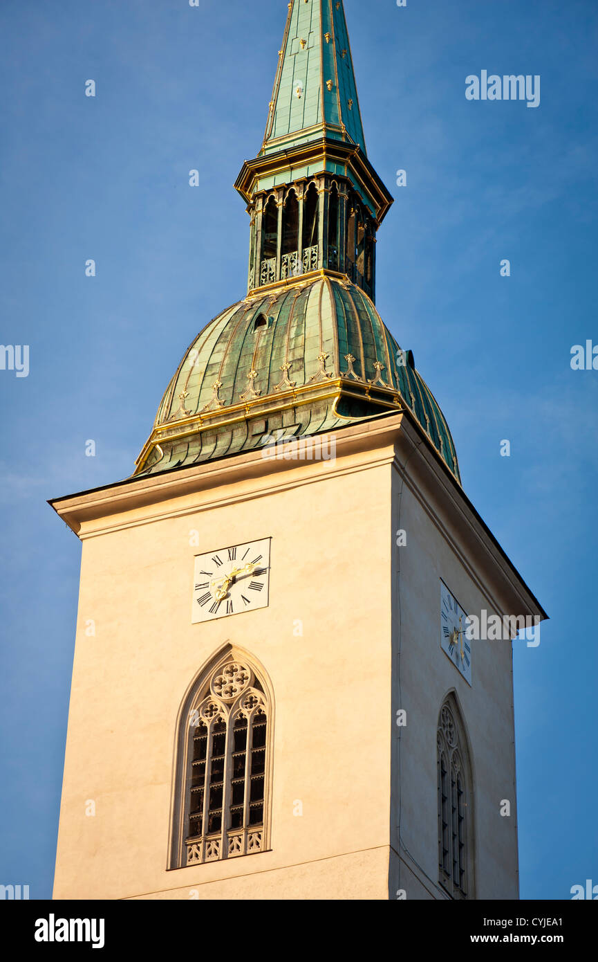 Glockenturm in der Nähe der Burg von Bratislava, Slowakei Stockfoto