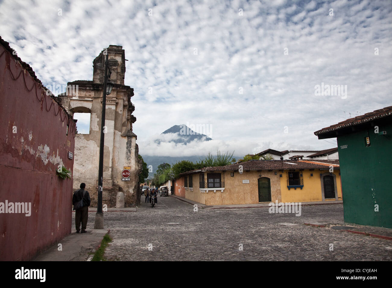 Antigua ist eine bezaubernde Welt Erbe Stadt in Guatemala, gefüllt mit wunderschönen alten Architektur und Kopfsteinpflaster. Stockfoto Antigua ist eine bezaubernde Welt Erbe Stadt in Guatemala, gefüllt mit wunderschönen alten Architektur und Kopfsteinpflaster. Stockfoto