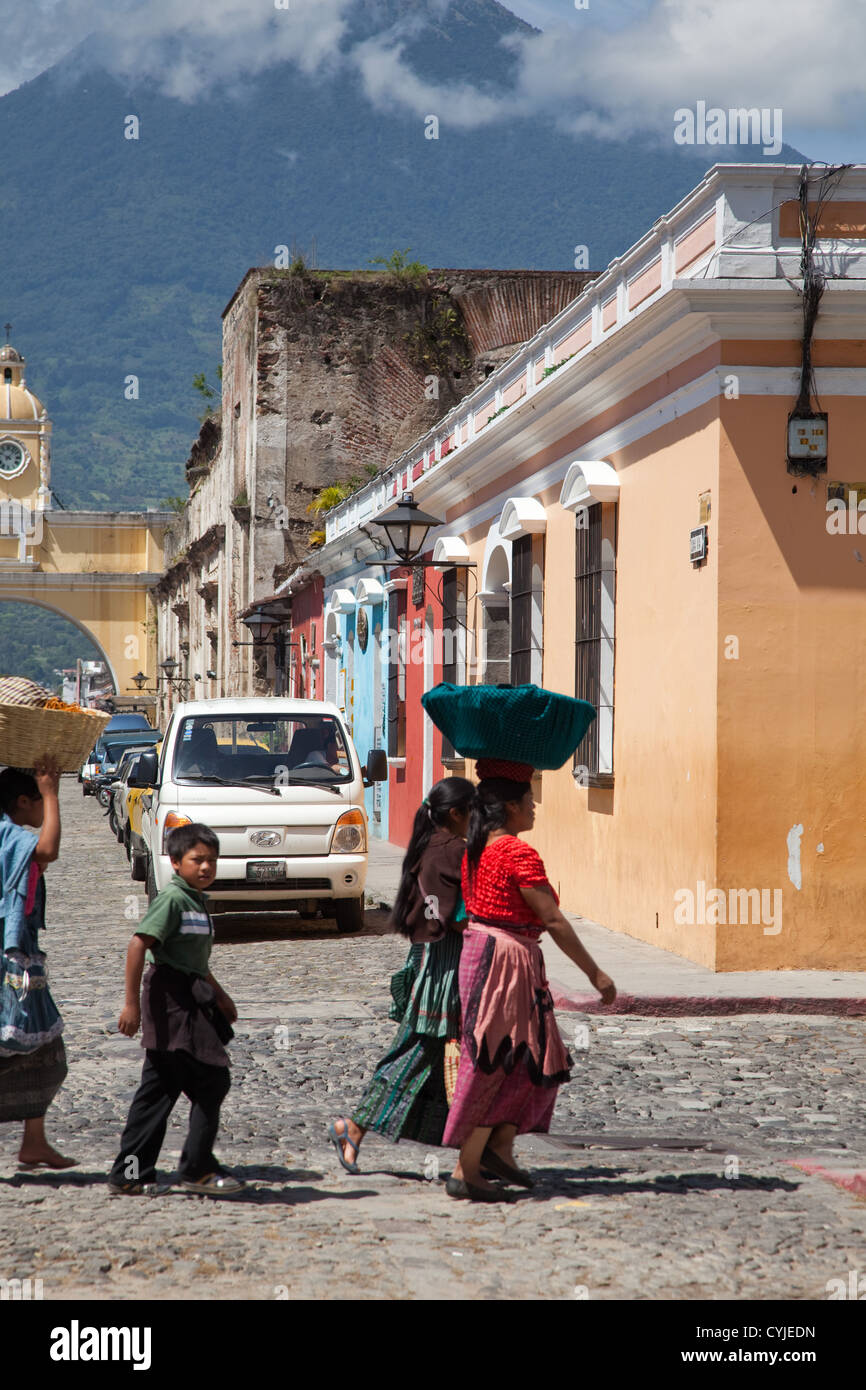 Nehmen einen Spaziergang durch die faszinierenden und wunderschönen Straßen von Antigua, Guatemala. Stockfoto