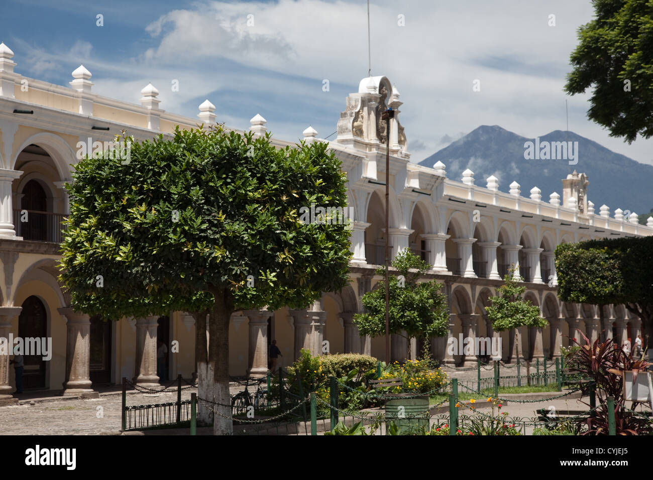 Der Palacio de Los Capitanes Generales auf Stadtplatz in Antigua, Guatemala gelegen. Stockfoto