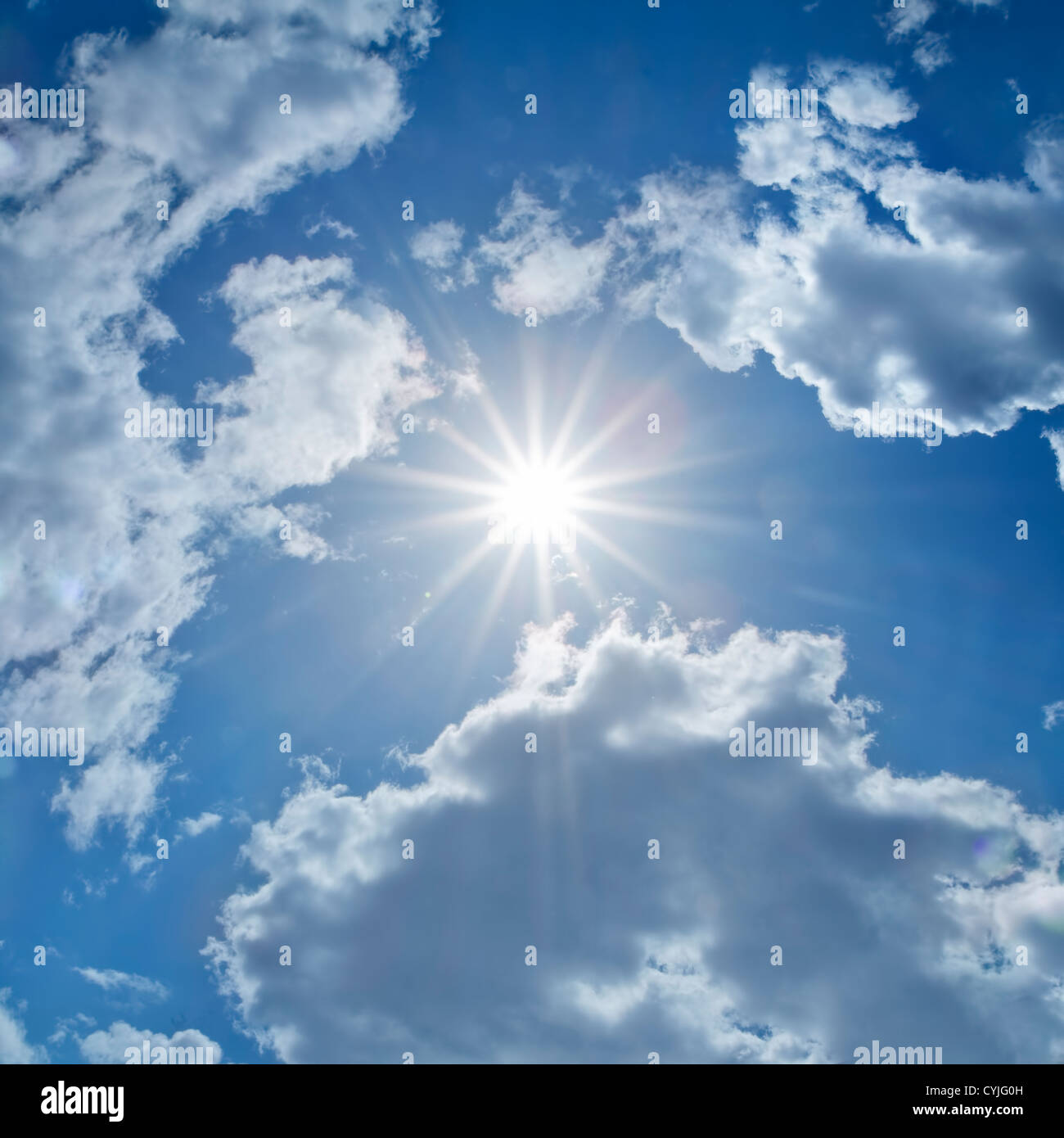 Sonne hinter Regenwolken Comingout Stockfotografie Alamy
