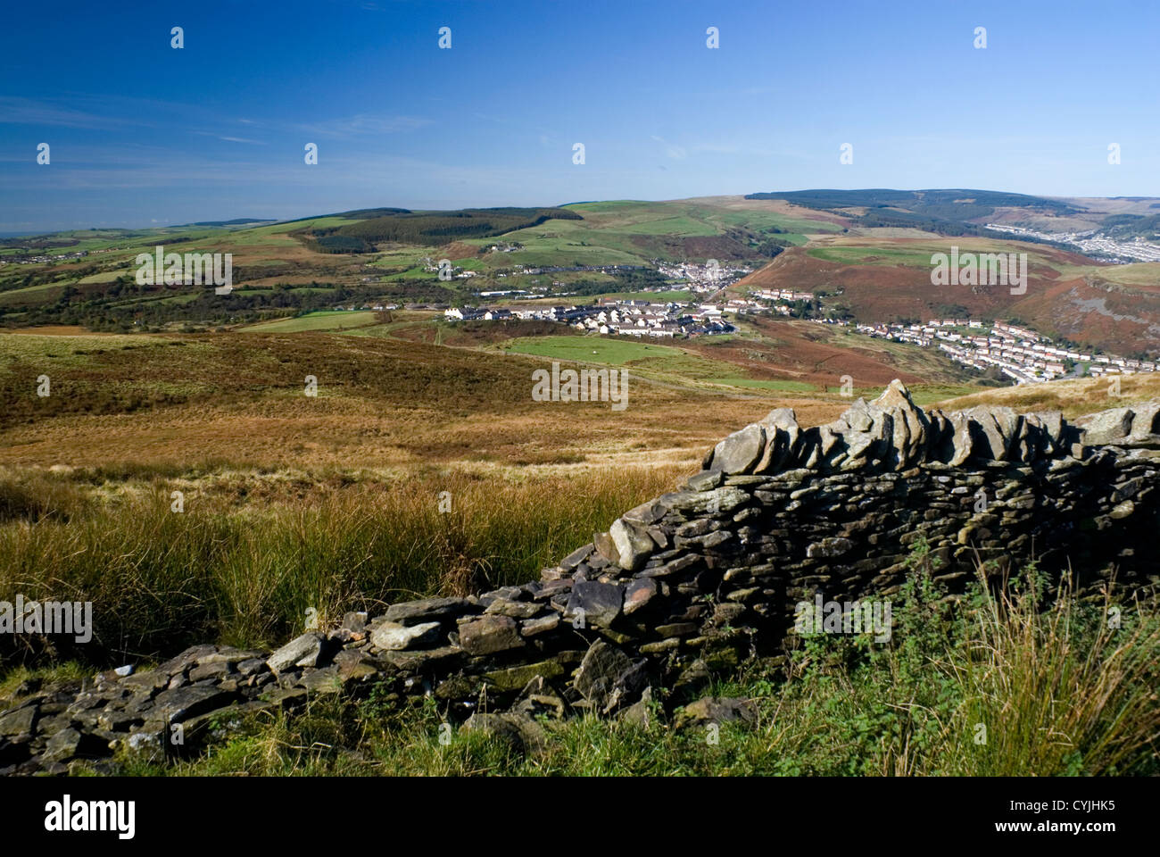 Landschaft in der Nähe von Porth im Rhondda Tal vom Mynydd y Glyn in der Nähe von Pontypridd Süd wales uk Stockfoto