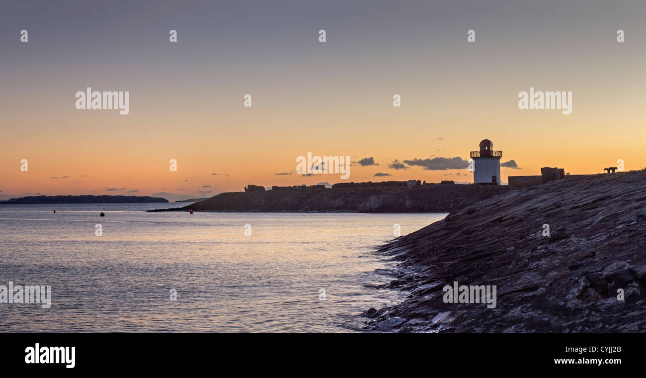 ein Panorama des Leuchtturms am Burry Port, West Wales bei Sonnenuntergang Stockfoto