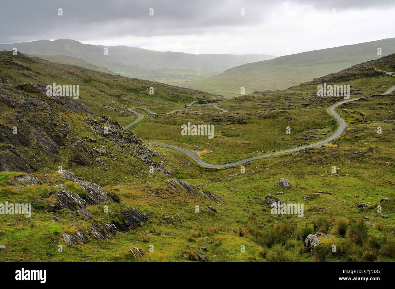 Zusätzlich zu den Healy Pass während Sommer Sturm, Caha Berge, County Kerry, Irland. Stockfoto