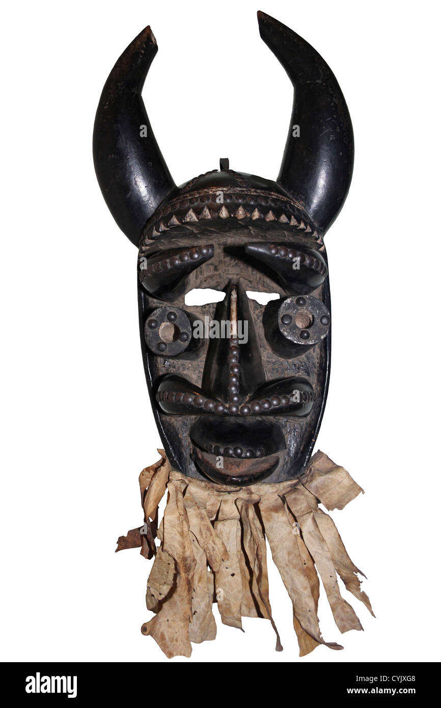 Geschnitzte Maske aus dem We Bete Stamm der westafrikanischen Elfenbeinküste Stockfoto