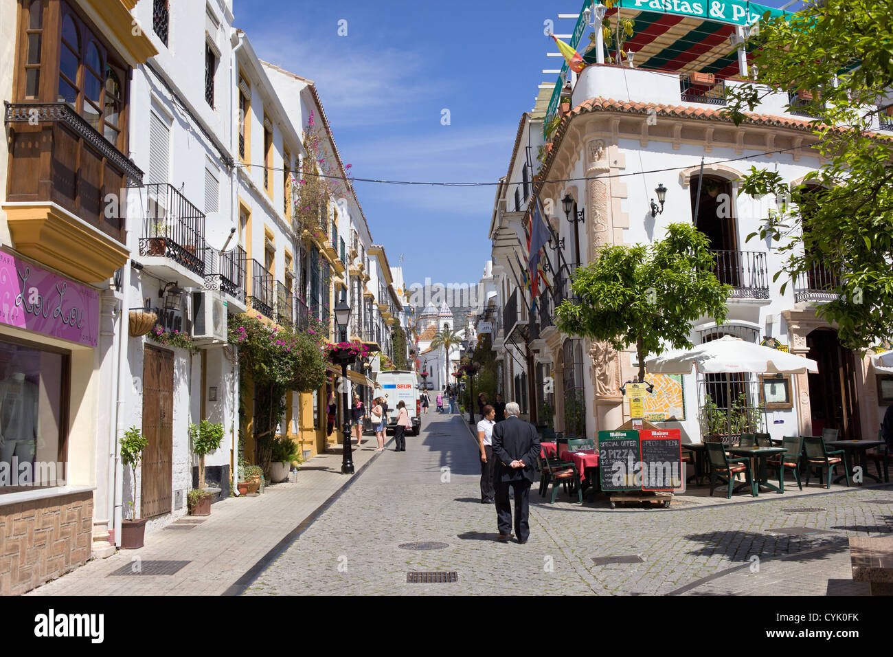 Malerische traditionelle Wohnhäuser in der Altstadt von Marbella in Andalusien Region von Spanien. Stockfoto