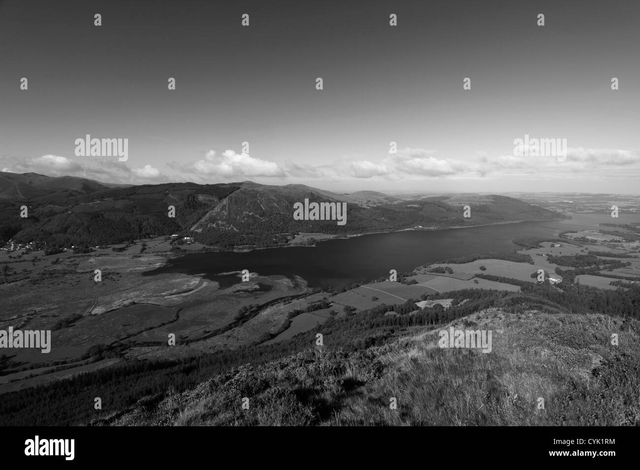 Schwarz / weiß Panorama Landschaft Bassenthwaite Seen Wasser Lake District National Park Cumbria England Stockfoto
