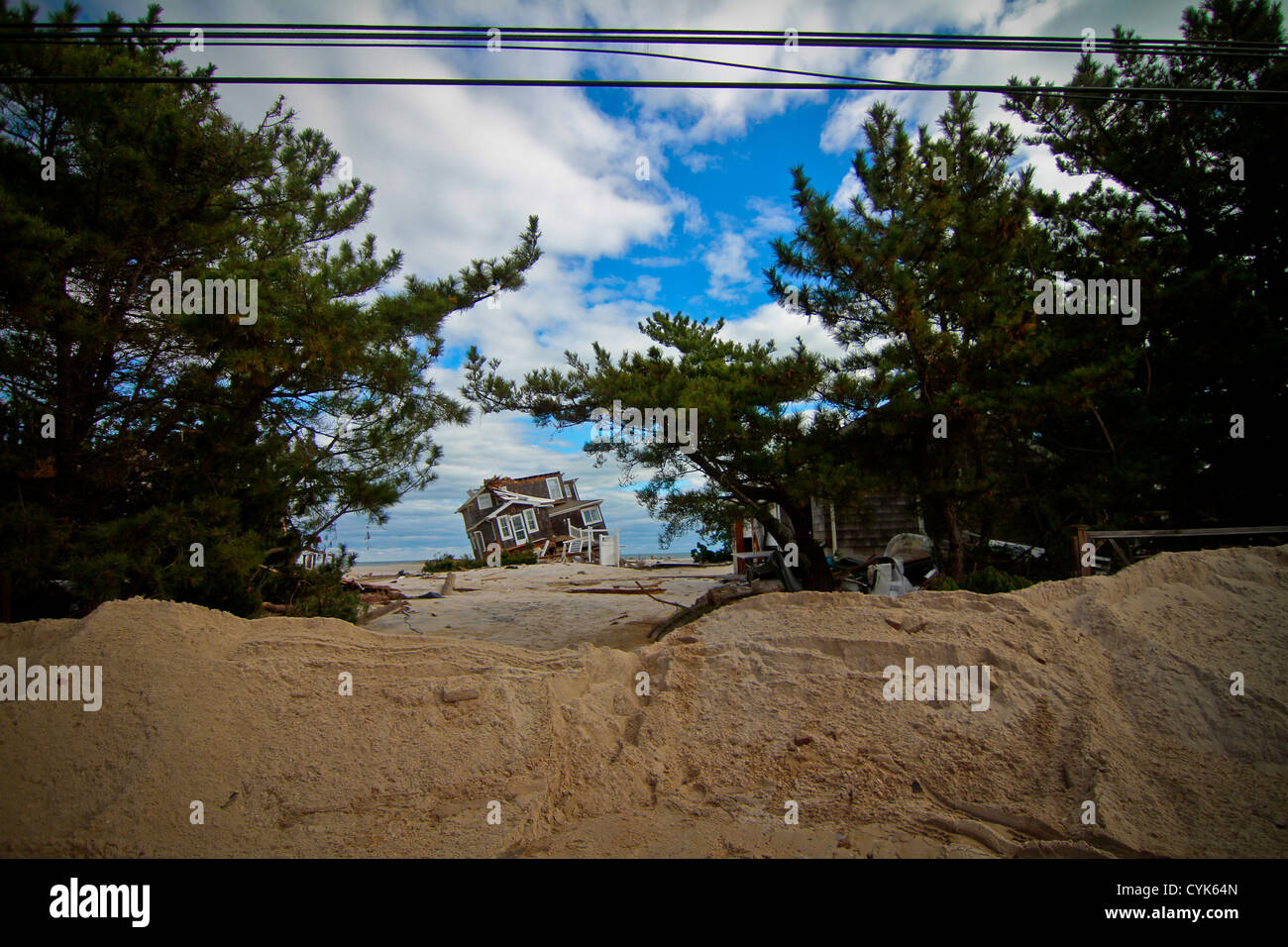 Flieger des 177th Fighter Wing der New Jersey Air National Guard führen Sicherheitseinsätze in Brick Township, N.J., als Teil der Hilfsmaßnahmen nach Hurrikan Sandy durch. Sie unterstützen die lokalen Strafverfolgungsbehörden bei der Gewährleistung der Sicherheit in den Strandbereichen. Stockfoto
