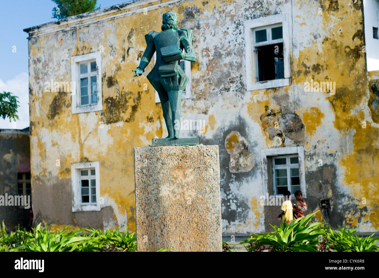 Statue von Luis Camoes, Oberstadt, Ilha de Mozambique, Mosambik Stockfoto