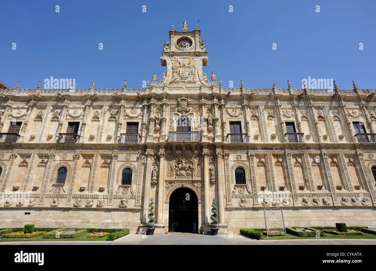 Die verzierte Fassade des Convento de San Marcos, Hostal de San Marcos.  Leon, Kastilien-León, Spanien Stockfoto Die verzierte Fassade des Convento de San Marcos, Hostal de San Marcos.  Leon, Kastilien-León, Spanien Stockfoto