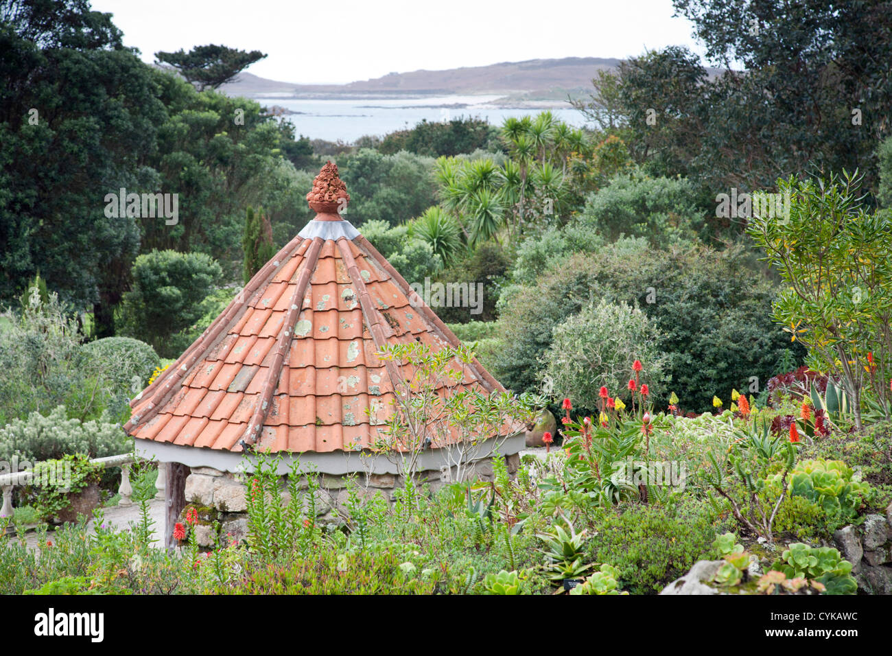 Tresco; Klostergarten; Blick in Richtung Bryher; Isles of Scilly; UK Stockfoto