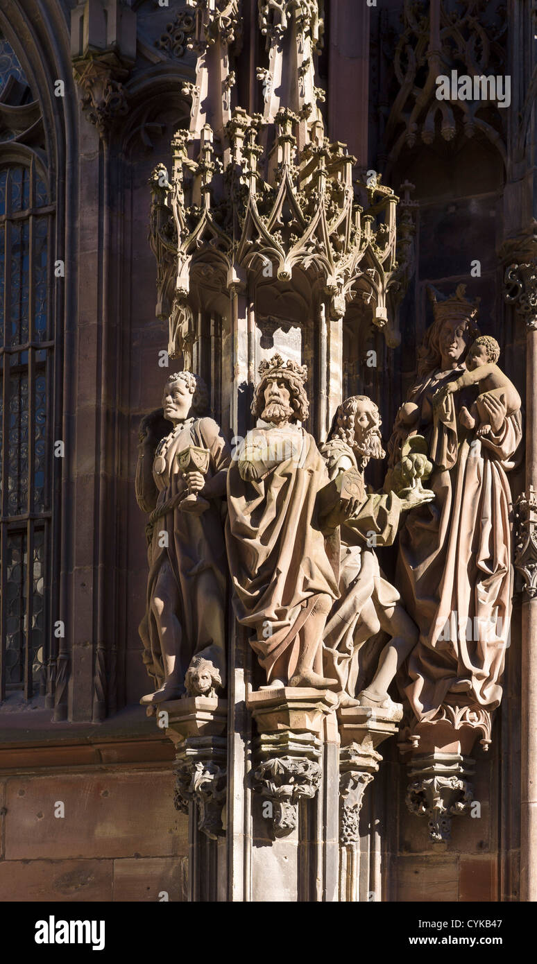 Straßburg, gotische Kathedrale Notre-Dame aus dem 14. Jahrhundert, St Laurent Portal, die 3 Weisen Statuen, Elsass, Frankreich, Europa, Stockfoto