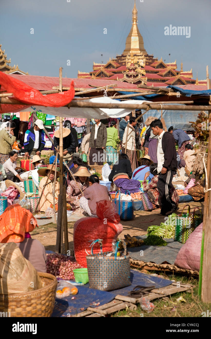 Myanmar, Burma. "Fünf Tage" Lokalmarkt, Inle-See, Shan-Staat. Stockfoto