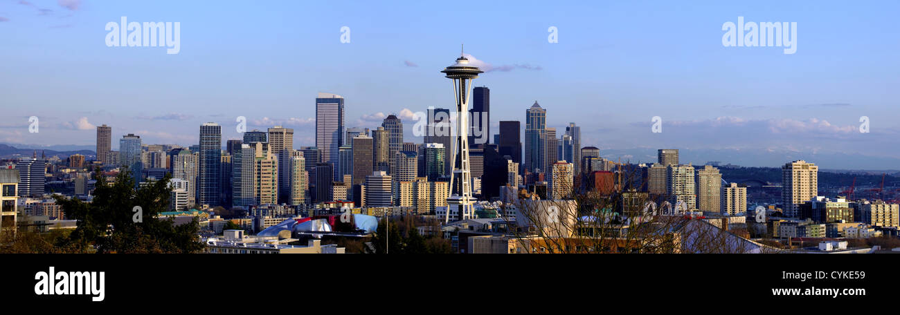 WA05347-00...WASHINGTON - Blick auf die Space Needle und die Skyline von Seattle vom Kerry Park auf Queen Ann Hill in Seattle. 2011 Stockfoto