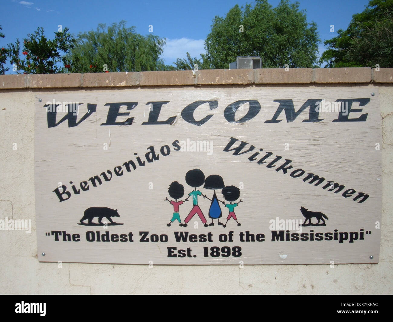 Willkommens-Schild am Eingang des Alameda Park Zoo in Alamogordo, New Mexico Stockfoto