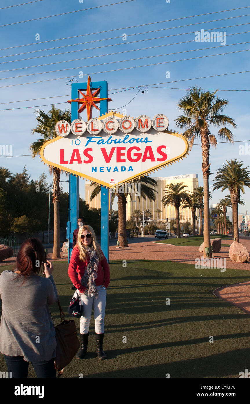 Fotografieren auf der weltberühmten willkommen Fabulous Las Vegas Sign, Las Vegas, Nevada. Stockfoto