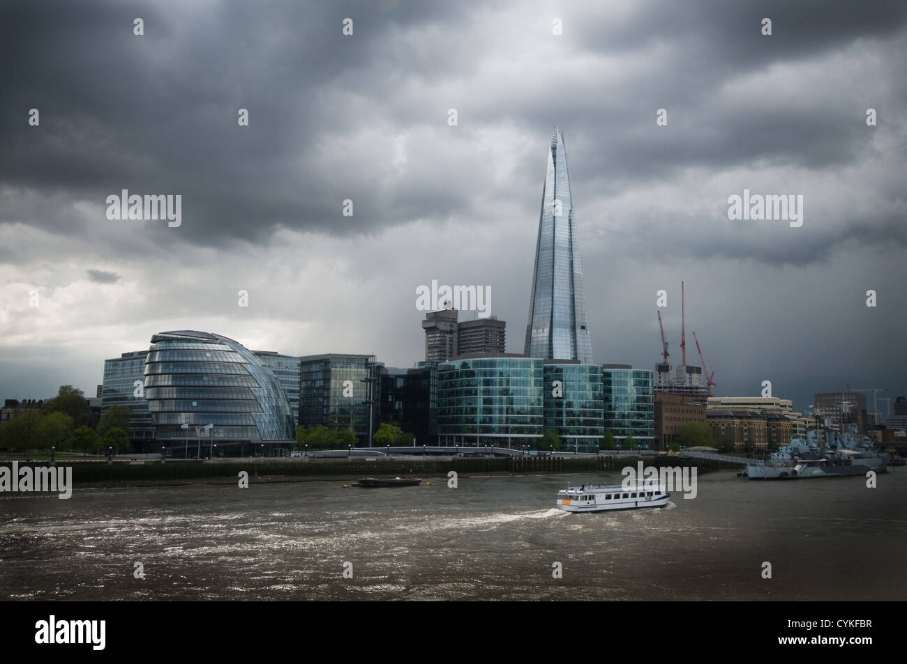 Splitter und Rathaus moderne Gebäude aus Glas auf einer London skyline Stockfoto