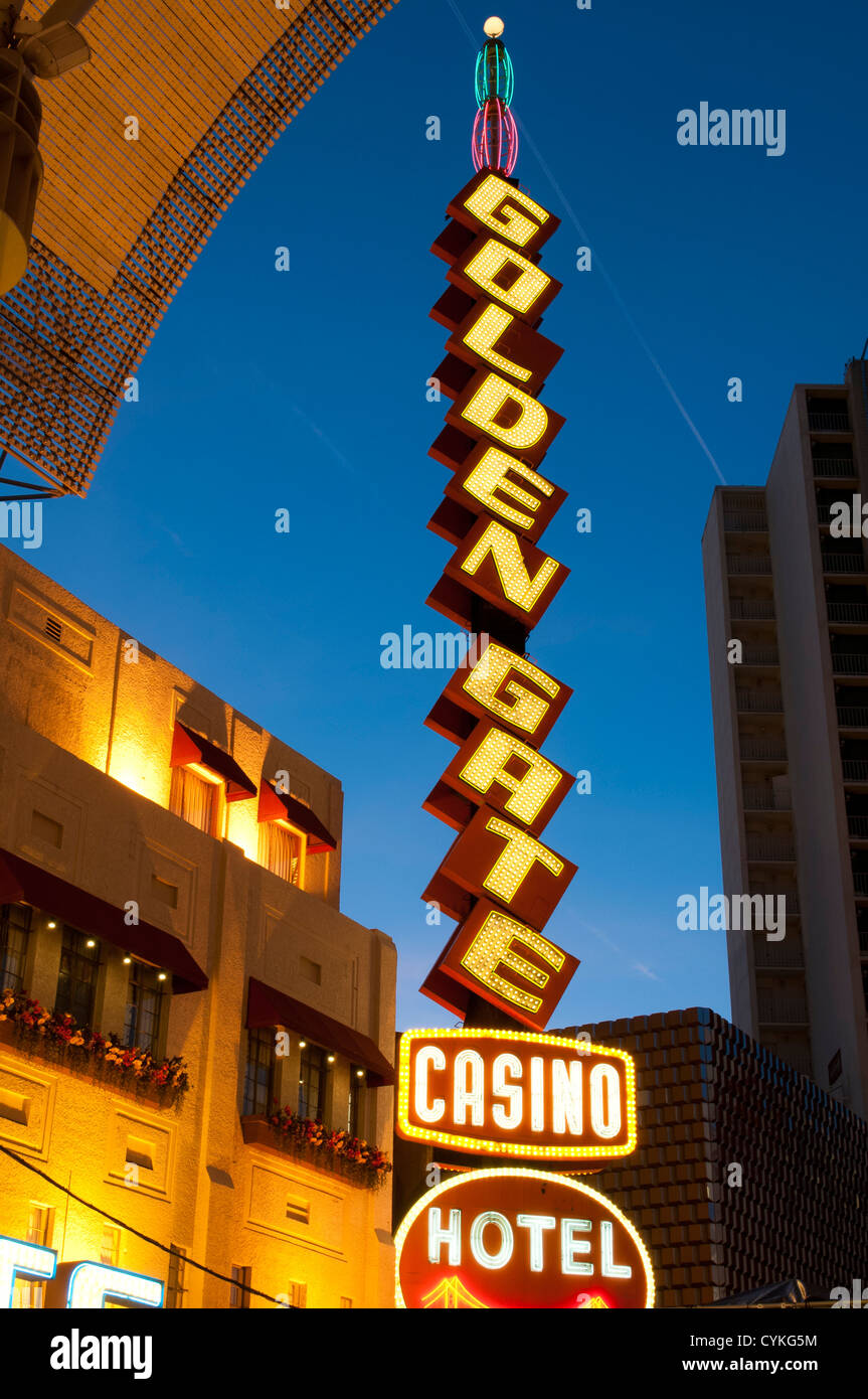 Golden Gate Casino Hotel nachts an der Fremont Street Experience Neonlichter Las Vegas, Nevada, USA. Stockfoto