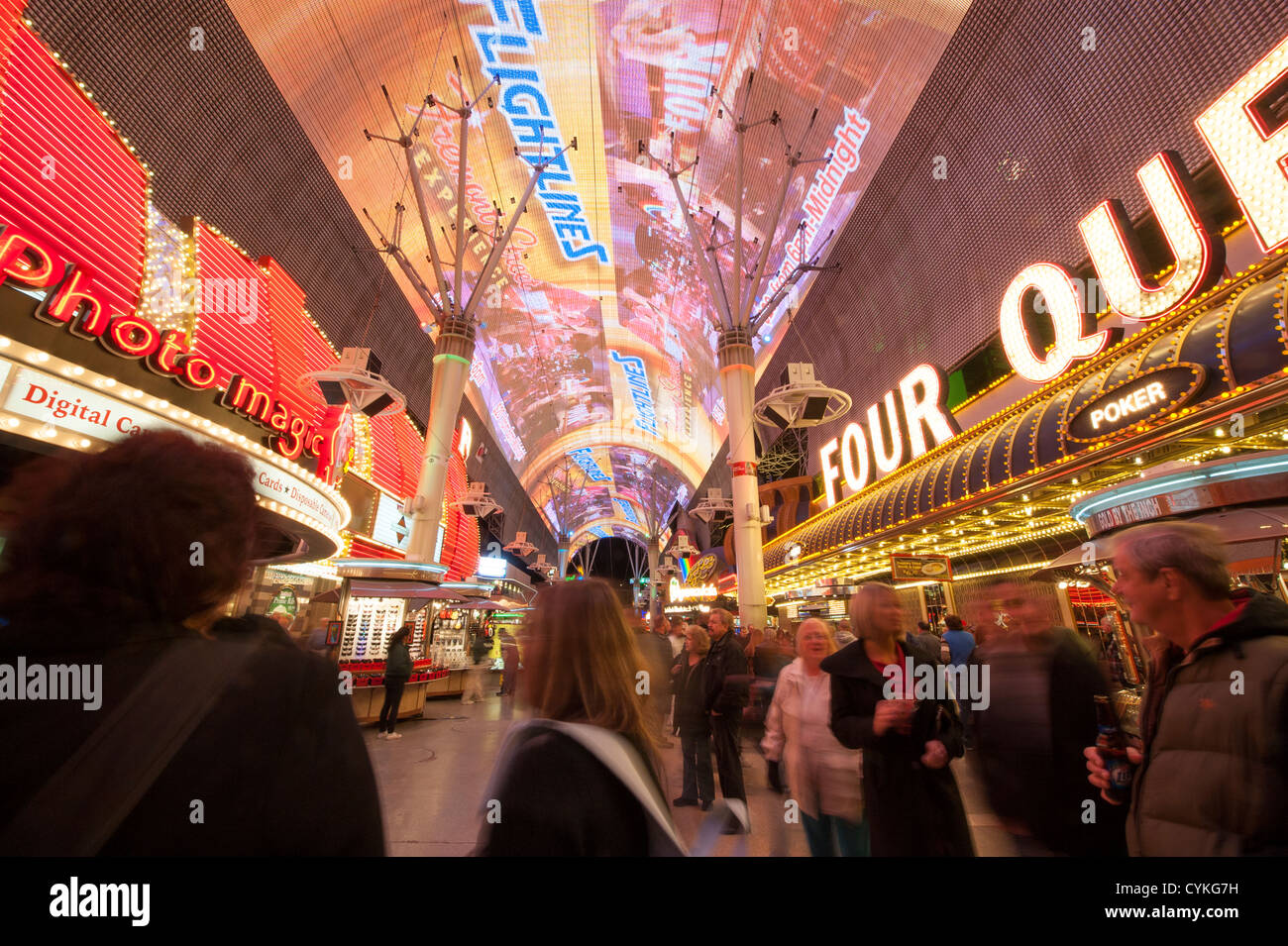 Nachts an der Fremont Street Experience Neonlichter Las Vegas, Nevada, USA. Stockfoto
