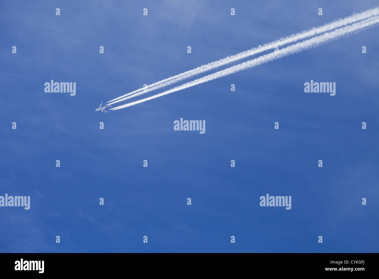Flugzeug fliegen nehmen Reisende auf Reisen zu weit entfernten Ziel. Stockfoto