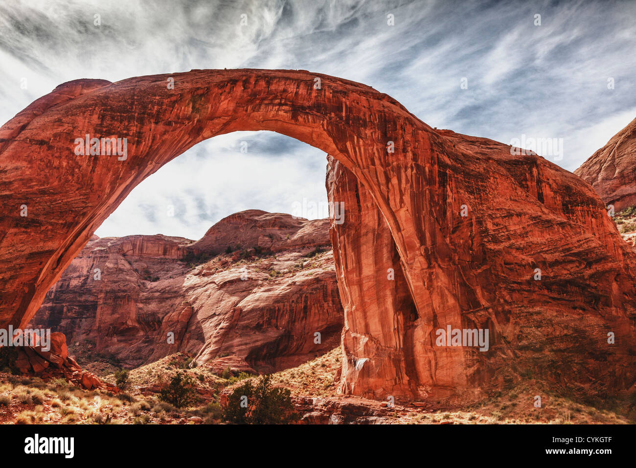 Rainbow Bridge National Monument in Lake Powell ist die weltweit größte bekannte Naturbrücke. Es befindet sich auf dem Navajo Reservat. Stockfoto