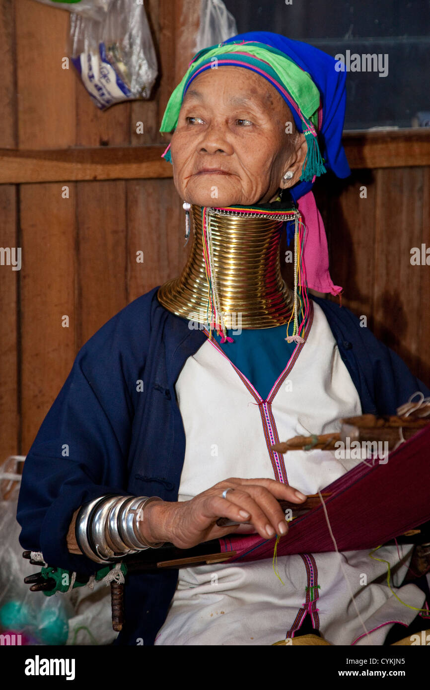 Myanmar, Burma. Padaung Frau mit Messing Hals Spulen, Inle-See, Shan-Staat. Die Padaung nennt man auch Kayan Lahwi. Stockfoto
