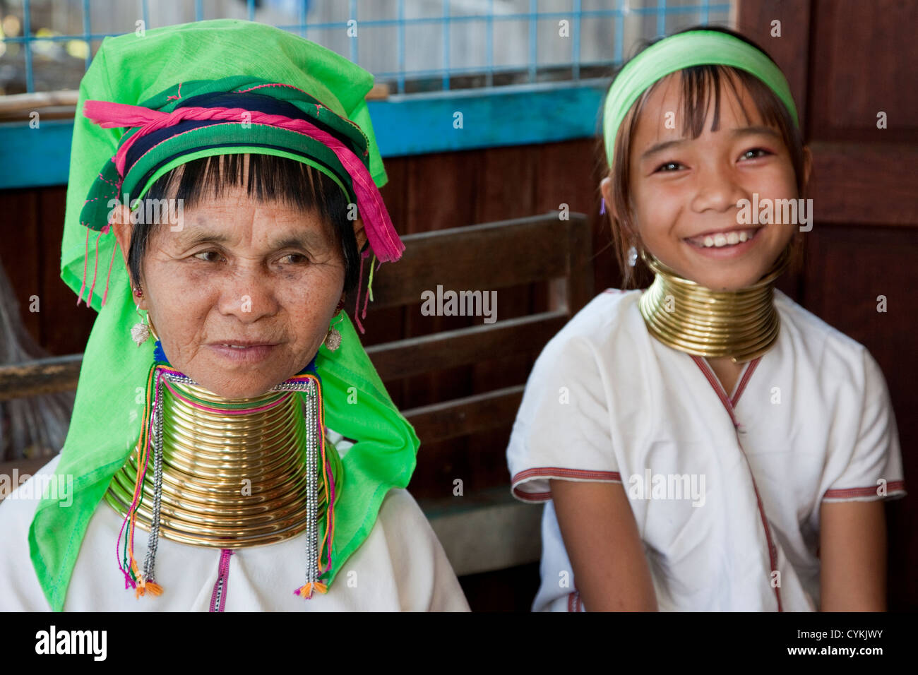 Myanmar, Burma. Padaung Frauen mit Messing Hals Spulen, Inle-See, Shan-Staat. Die Padaung nennt man auch Kayan Lahwi. Stockfoto