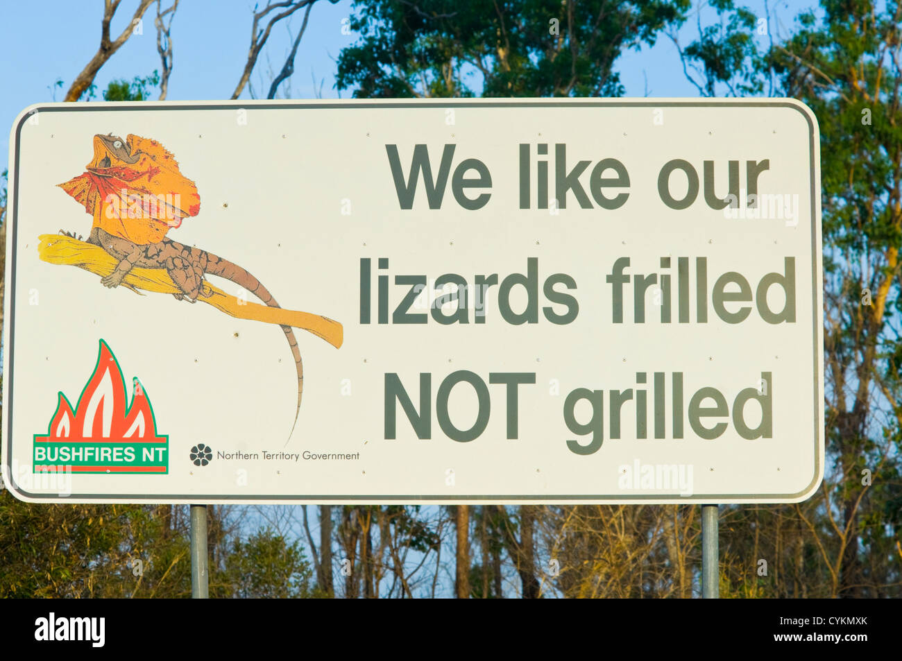 Humorvolle Bushfire Gefahr Zeichen, Northern Territory, Australien Stockfoto