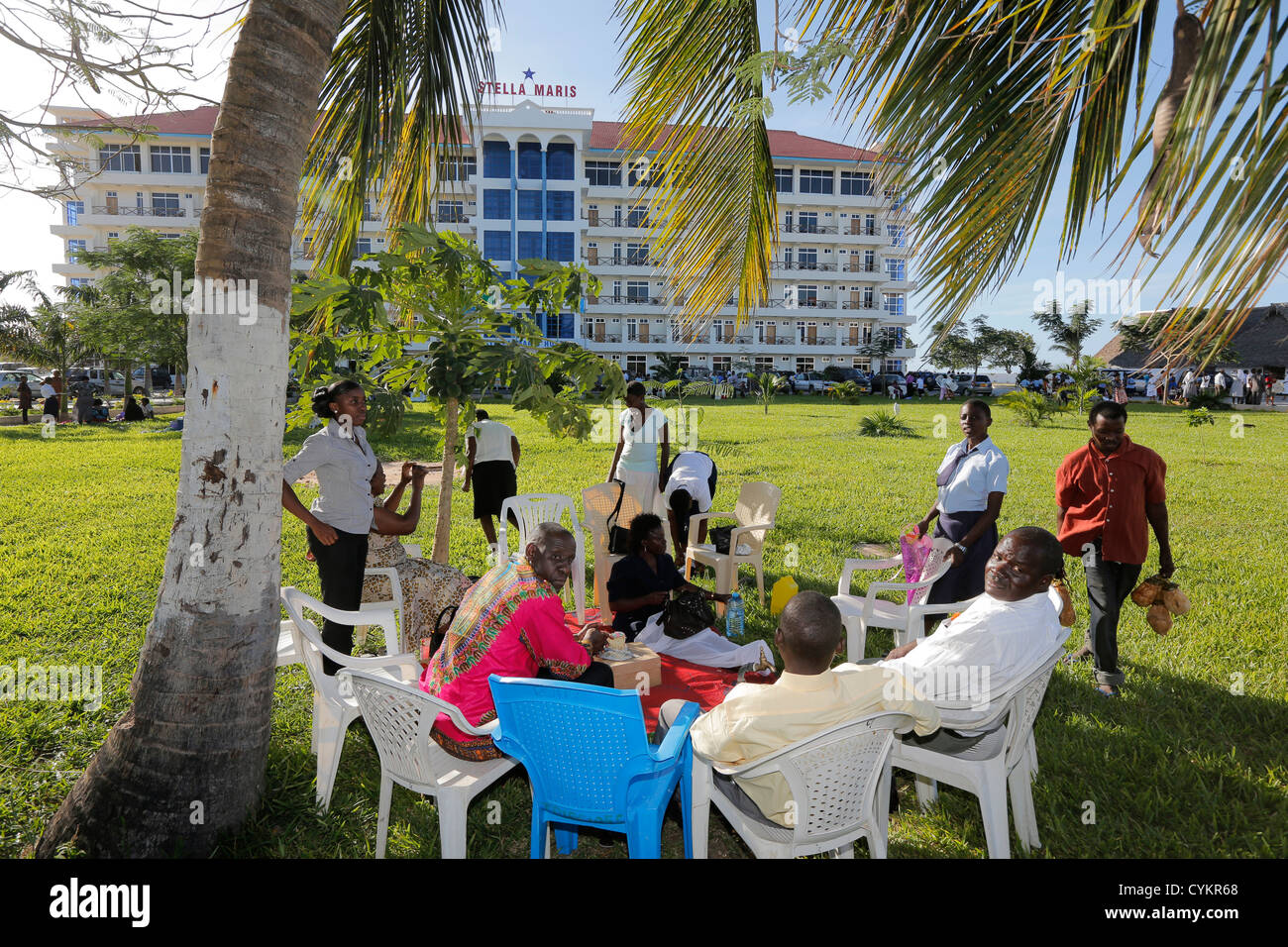 Park der Stella Maris Jugendherberge in Bagamoyo, Tanzania Stockfoto